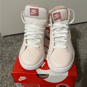 Nike Court Royale 2 mid new in box